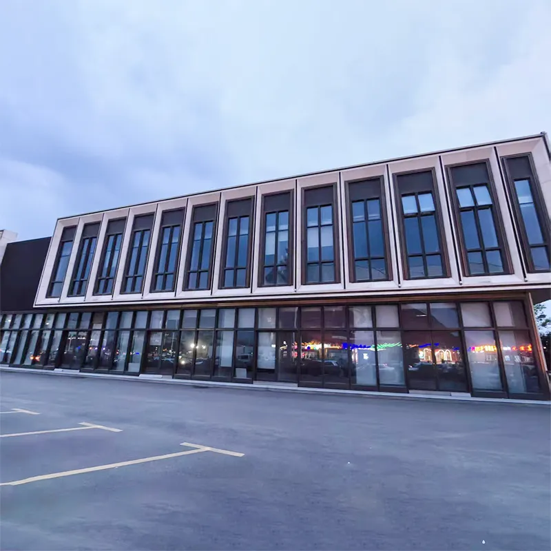 Mikä on verhoseinälasi ja miten se voi muuttaa nykyaikaisia ​​liikerakennuksia