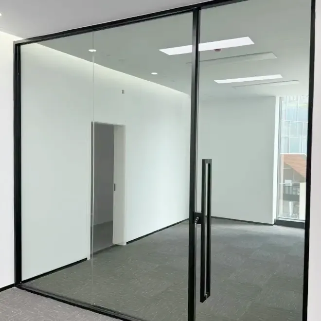 Mikä tekee ovi- ja ikkunalasista välttämättömiä moderneille rakennuksille?