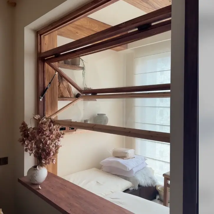 Alumiiniseoksesta saranoidut ikkunat